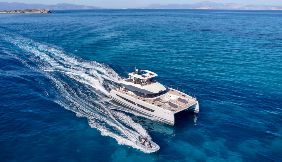 ChristalMio Power Catamaran Running