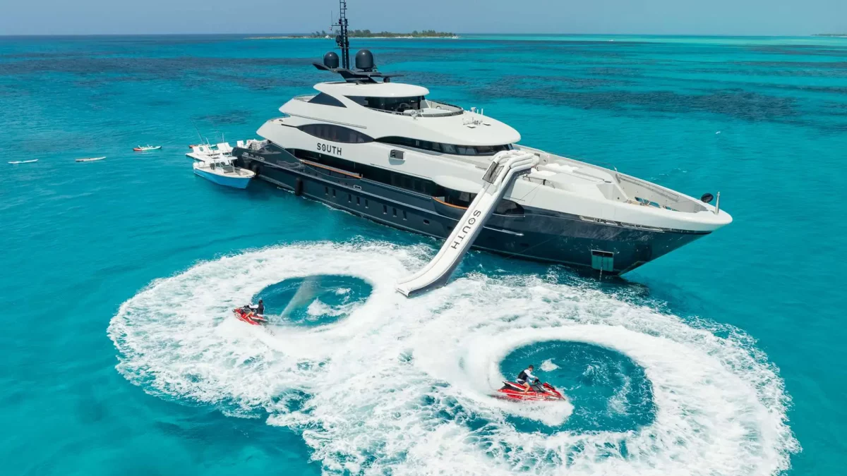 South Motor Yacht