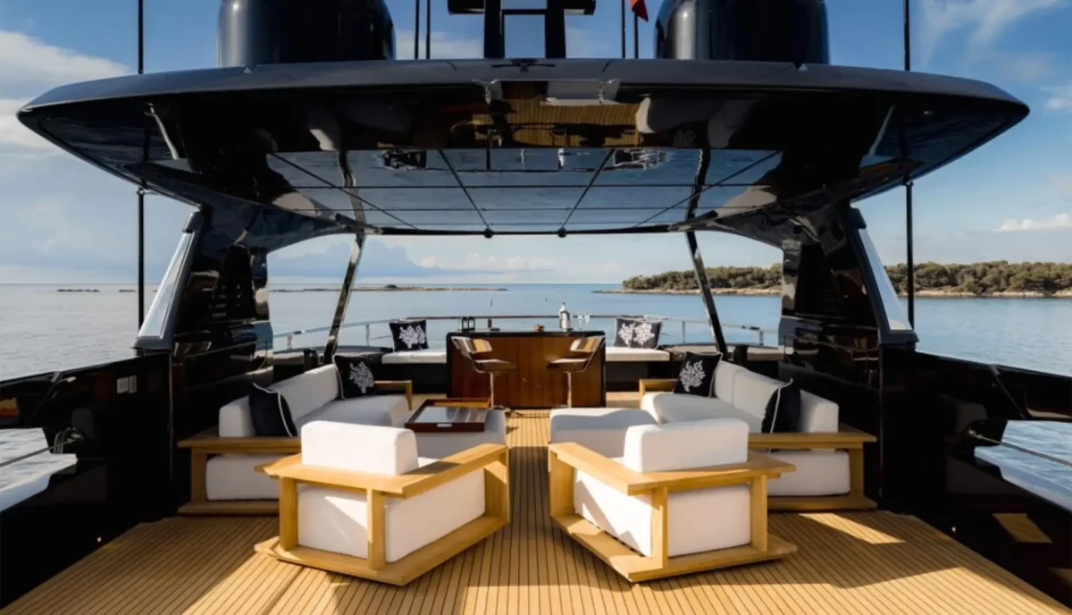 Flybridge Seating and Bar